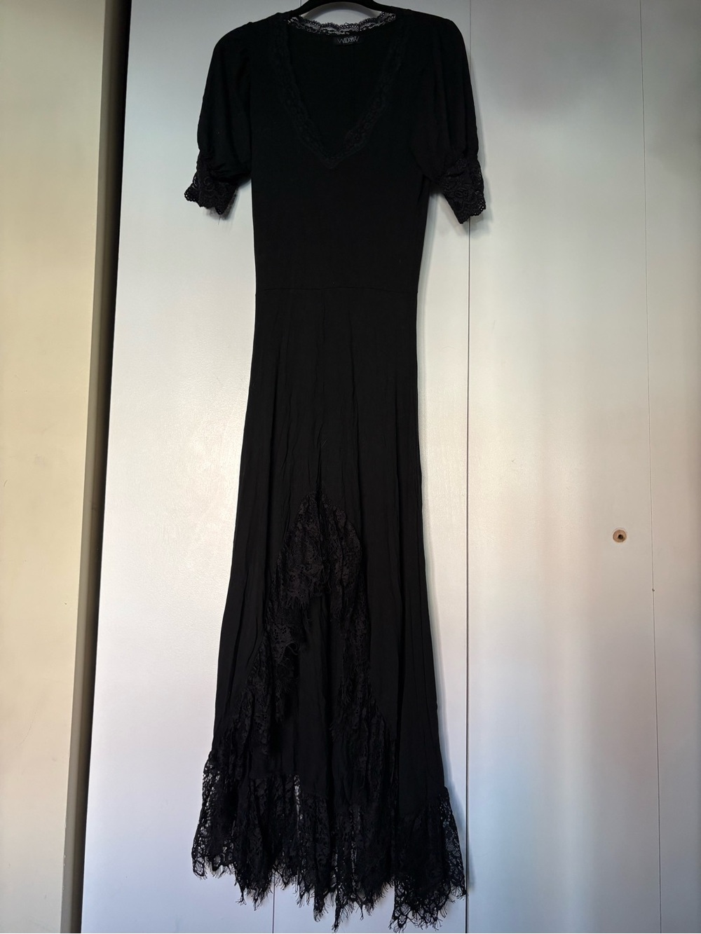 Widow Elegant Black Lace-Trim High-Low Maxi Dress